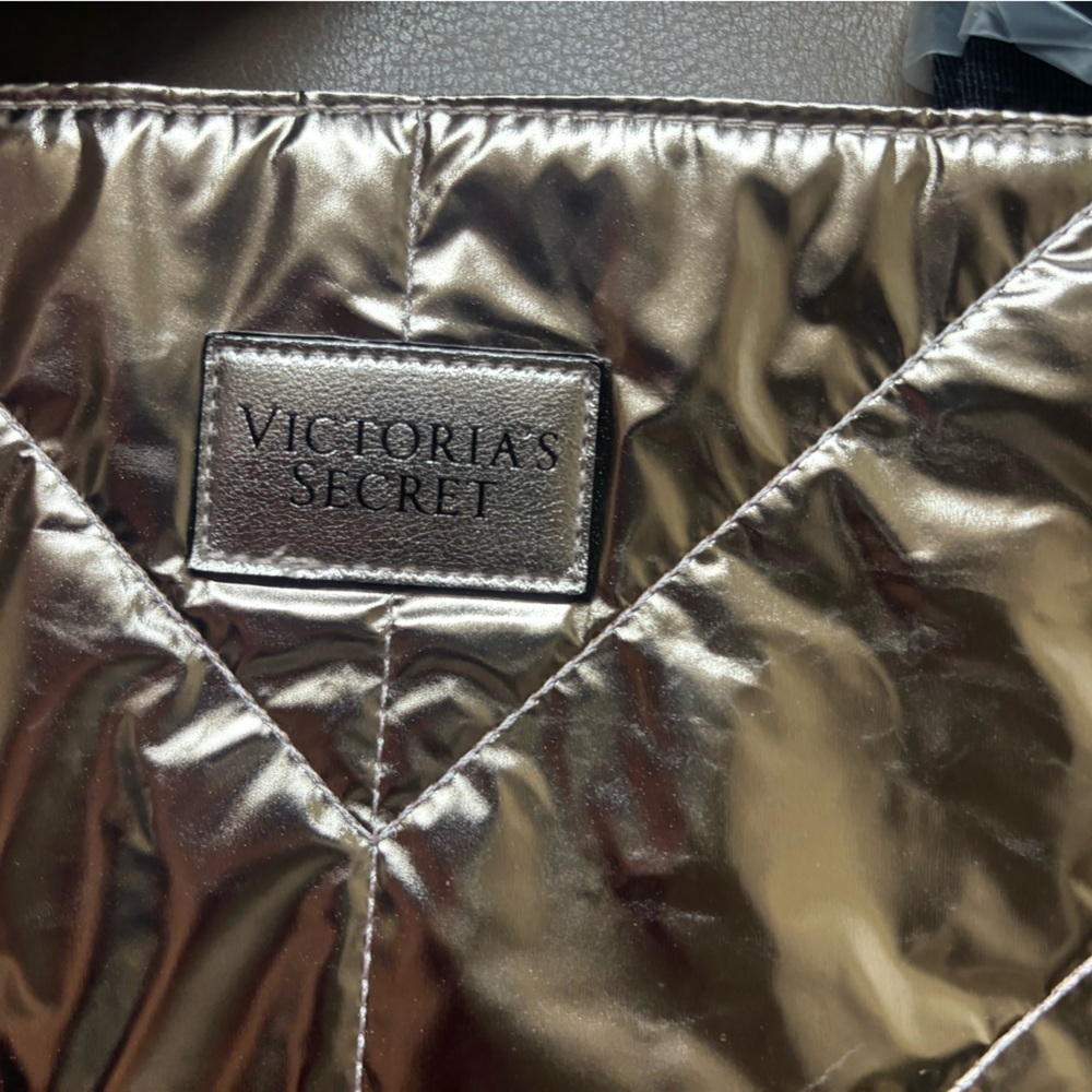 Metallic Quilted Tote Bag - Picture 3 of 4